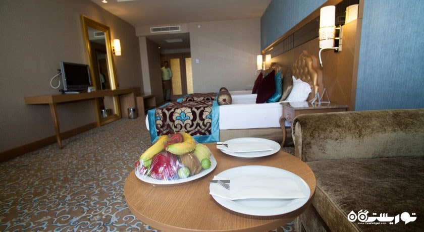 روم سرویس در اتاق سوپریور